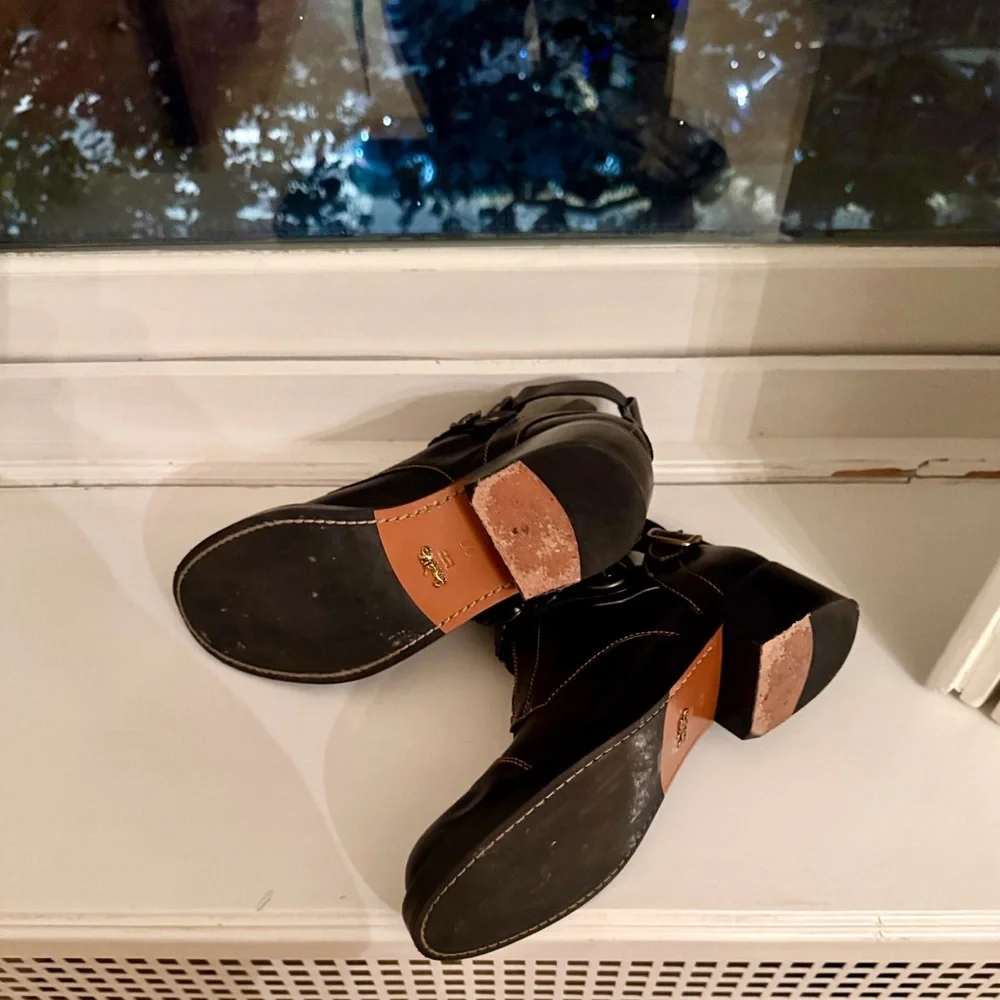 Coach booties dark brown with flowers and buckles - Picture 3 of 4